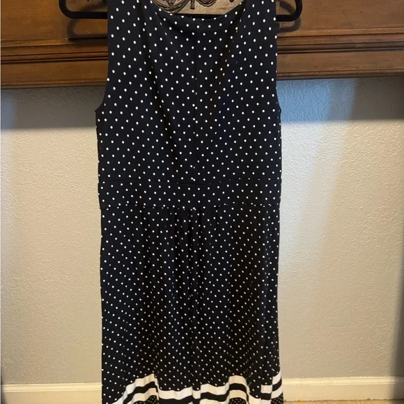 Elegant Black and White Polka Dot Dress - Picture 3 of 3